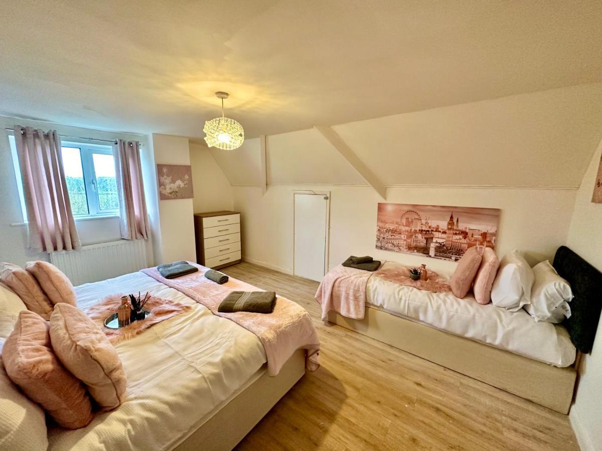 Three Bedroom Rural, Relaxing And Peaceful,Dogs Welcome! With Cymru Holidays Abergavenny Exterior photo