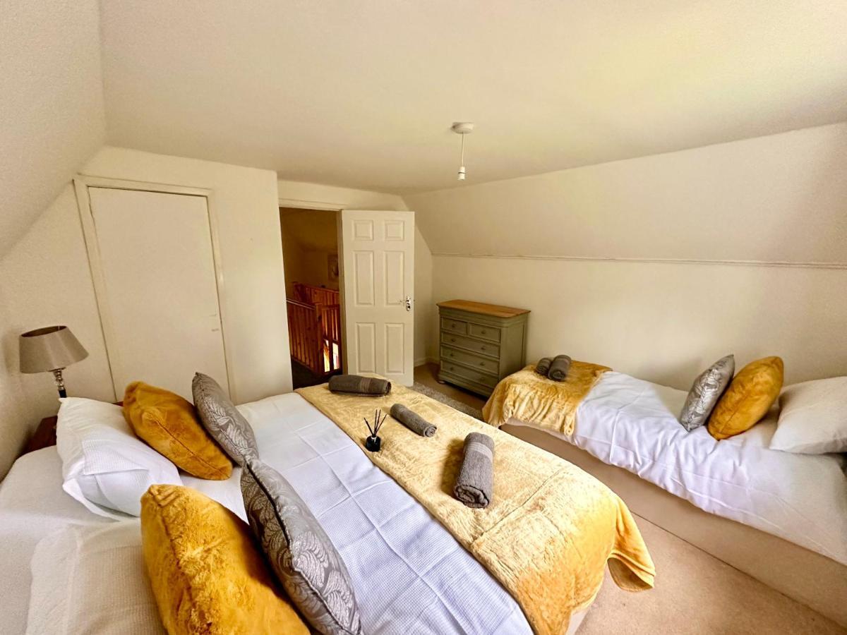 Three Bedroom Rural, Relaxing And Peaceful,Dogs Welcome! With Cymru Holidays Abergavenny Exterior photo